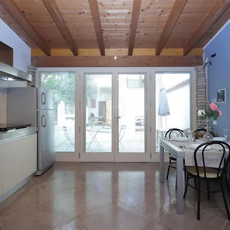 Akihouse - And On Garda Lake 纳托