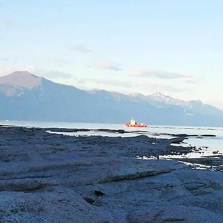 Akihouse - And On Garda Lake 民宿 纳托