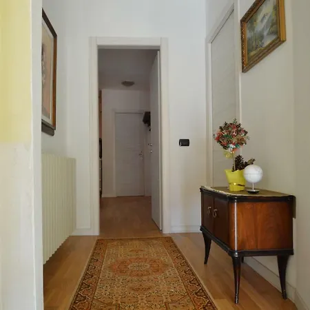 Akihouse - And On Garda Lake 民宿 *